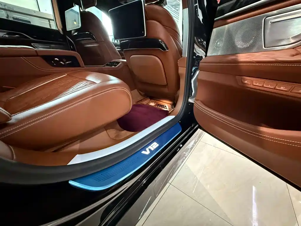 BMW 7 Series — миниатюра 35