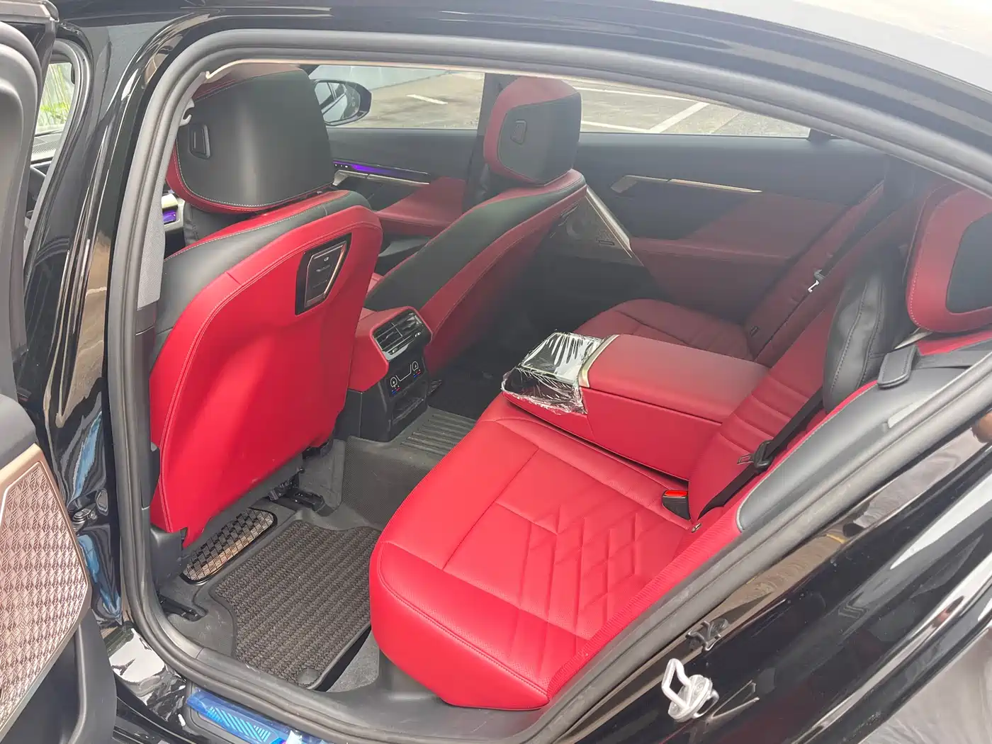 BMW 5 series 2025 Черный из Китая, фото 4