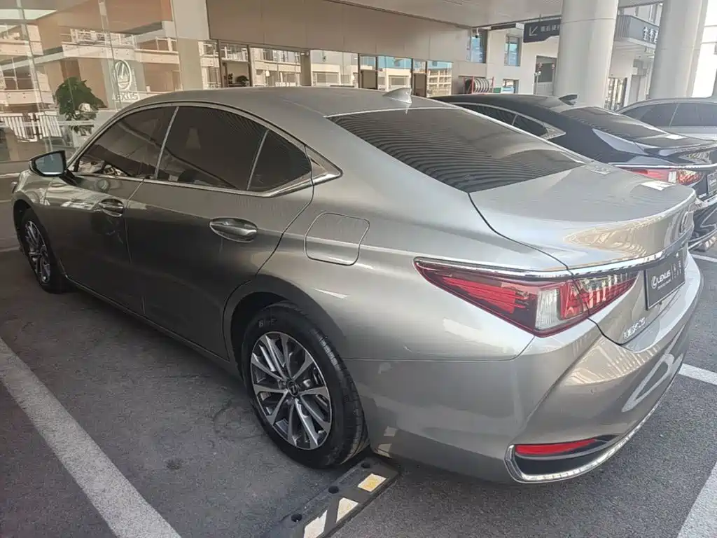 Lexus ES — миниатюра 5