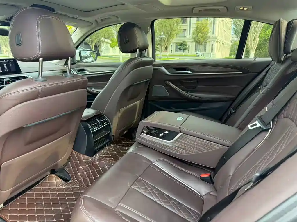BMW 5 Series New Energy — миниатюра 17