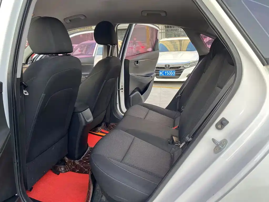 Hyundai Elantra — миниатюра 11
