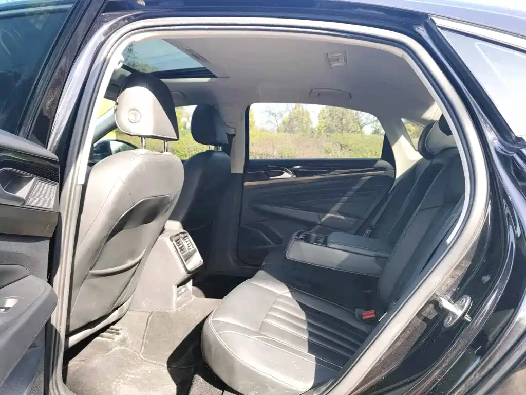 Volkswagen Passat 2020 280TSI VI