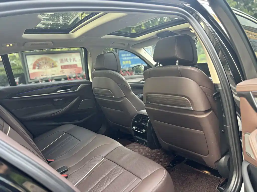 BMW 5 Series — миниатюра 19
