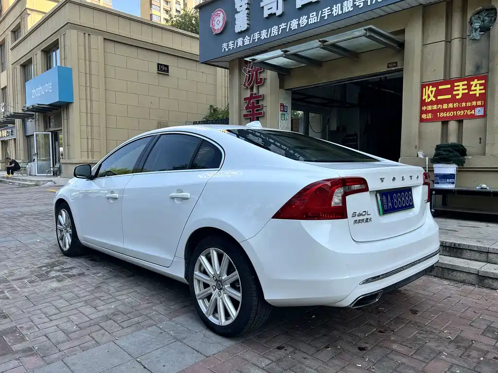 Volvo S60 PHEV — миниатюра 2