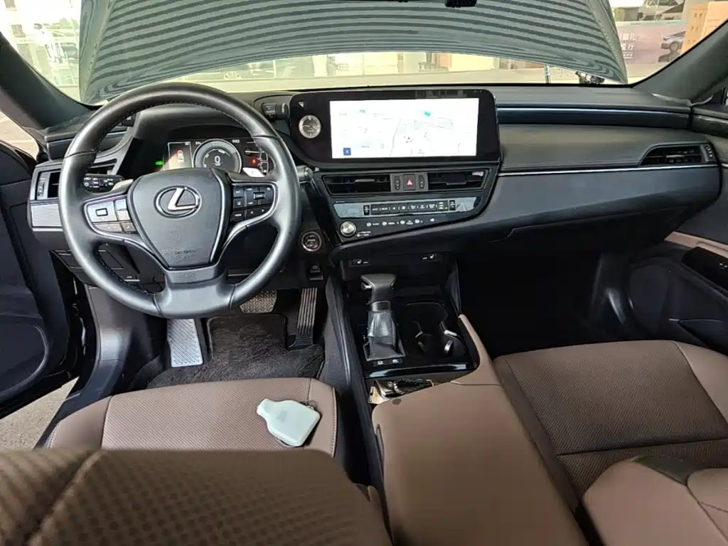 Lexus ES — миниатюра 10