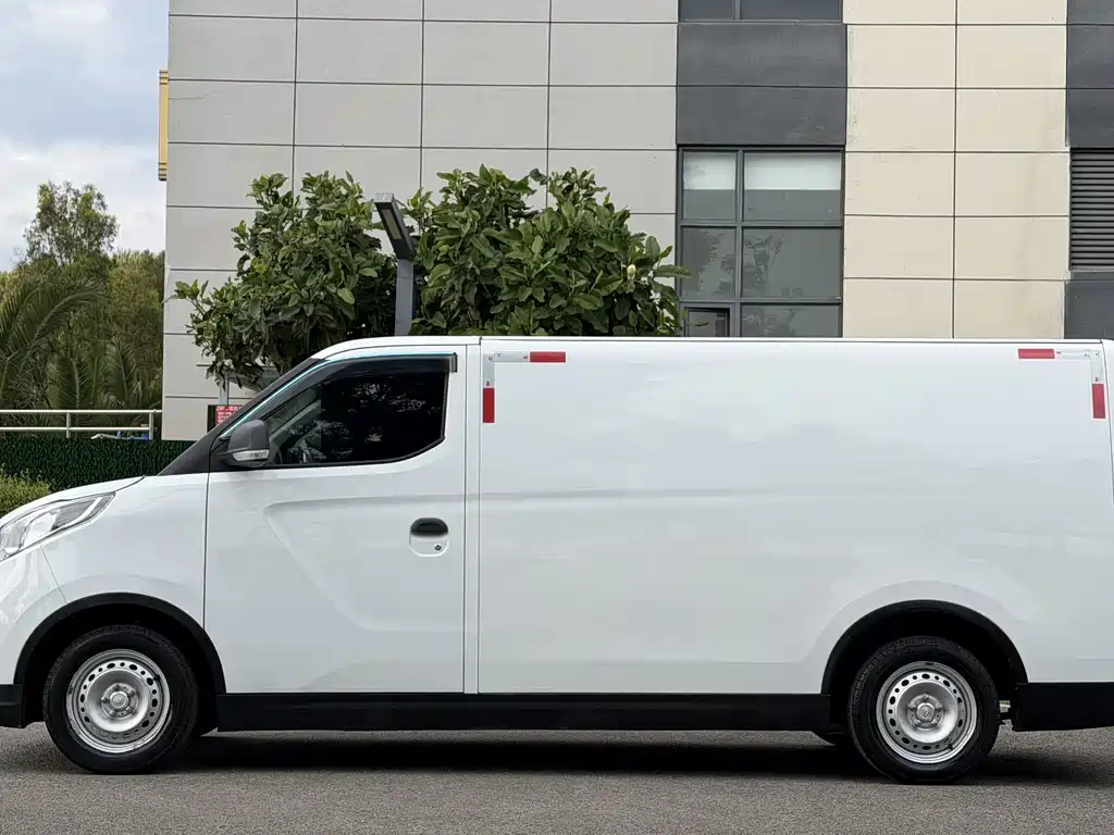 Maxus EV30
