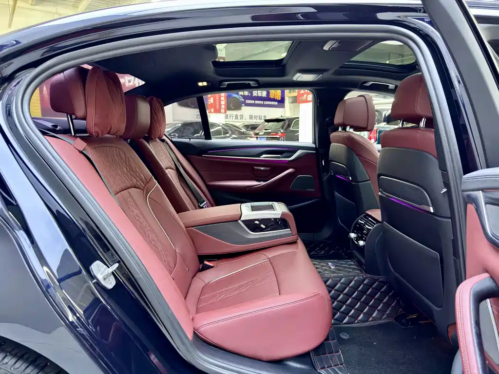 BMW 5 Series — миниатюра 6