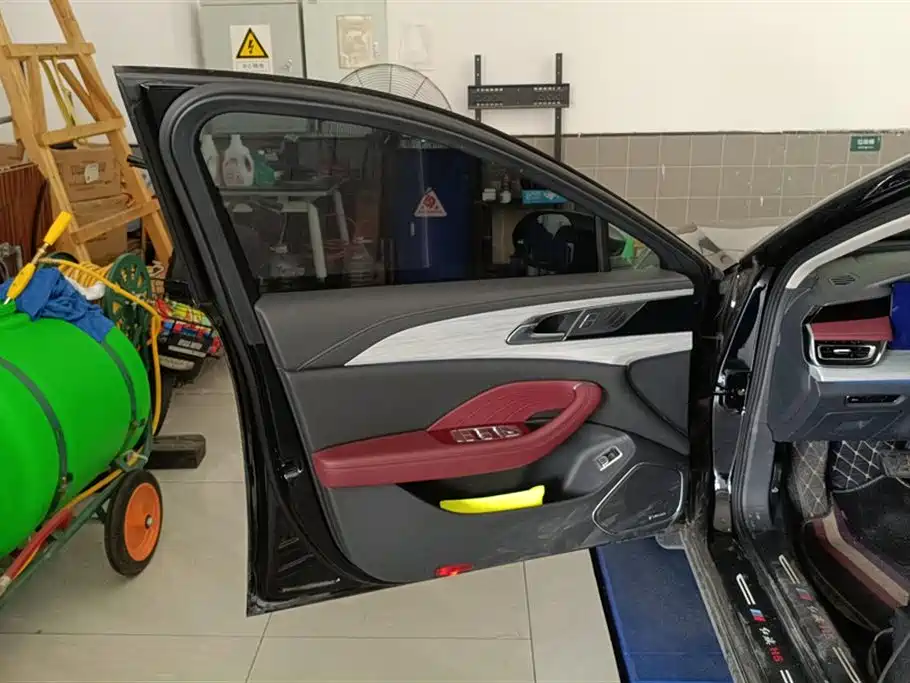 Hongqi H5 2025 2.0T AT