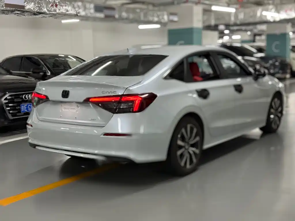 Honda Civic 2025 2.0L e:HEV Plus
