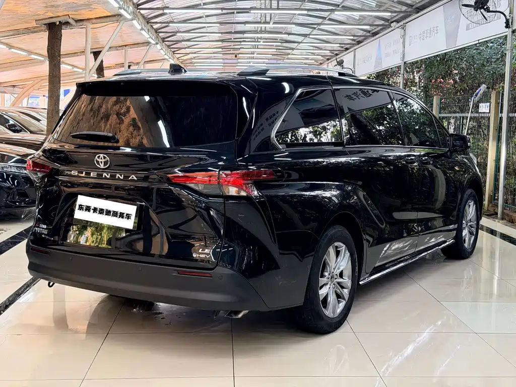 Toyota Sienna — миниатюра 10
