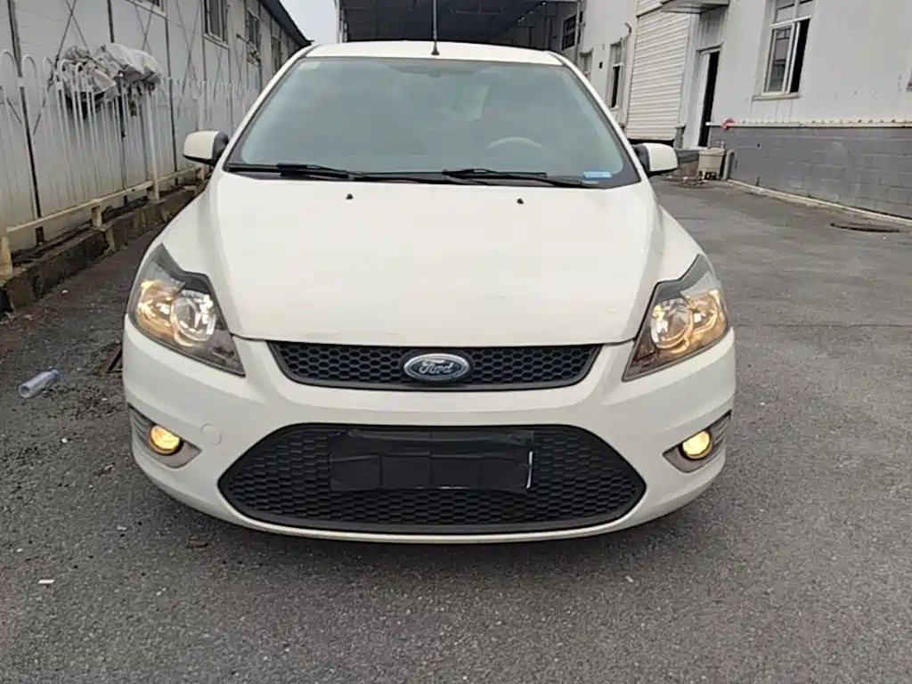 Ford Focus 2013 1.8L AT
