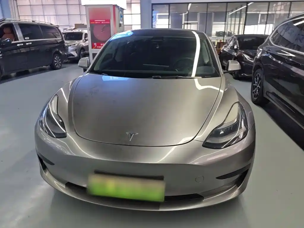 Tesla Model 3 — миниатюра 3