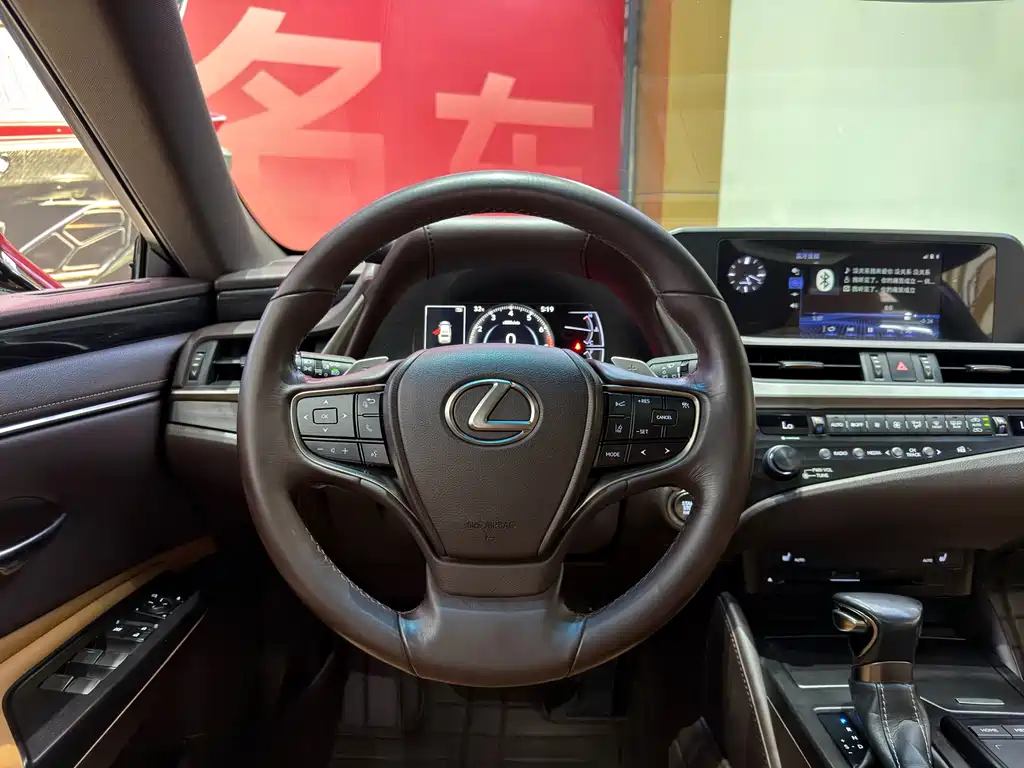 Lexus ES — миниатюра 12