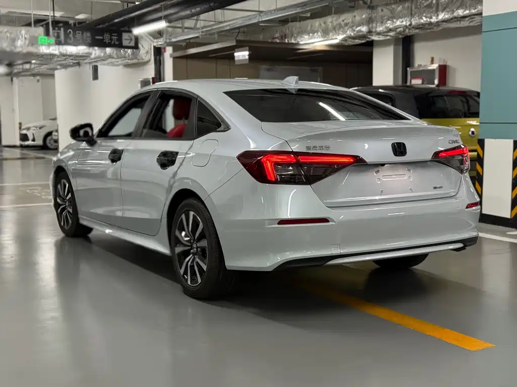 Honda Civic 2025 2.0L e:HEV Plus