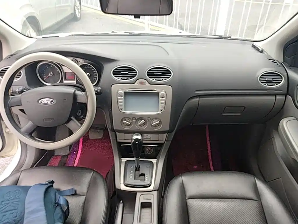 Ford Focus 2013 1.8L AT