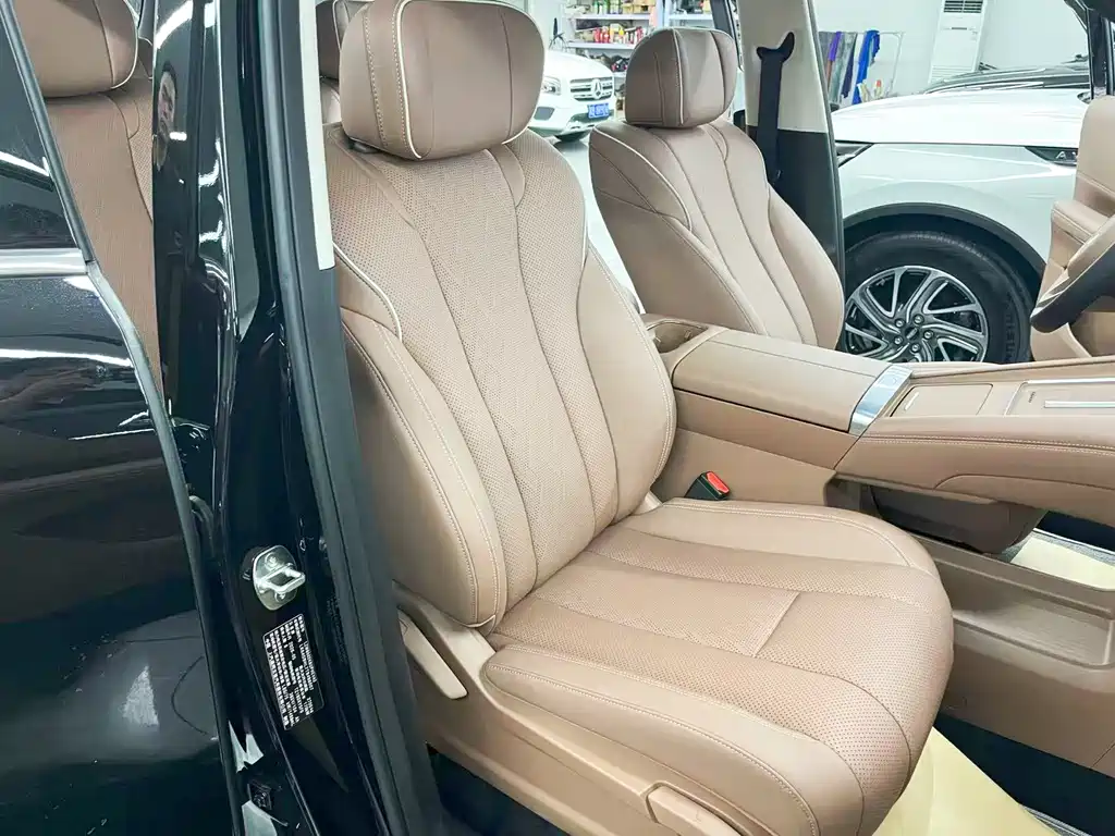 Wuling Xingguang L — миниатюра 19