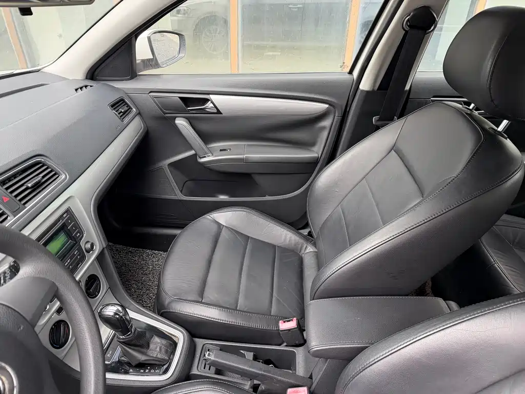 Volkswagen Gran Lavida 2013 1.6L AT Comfort