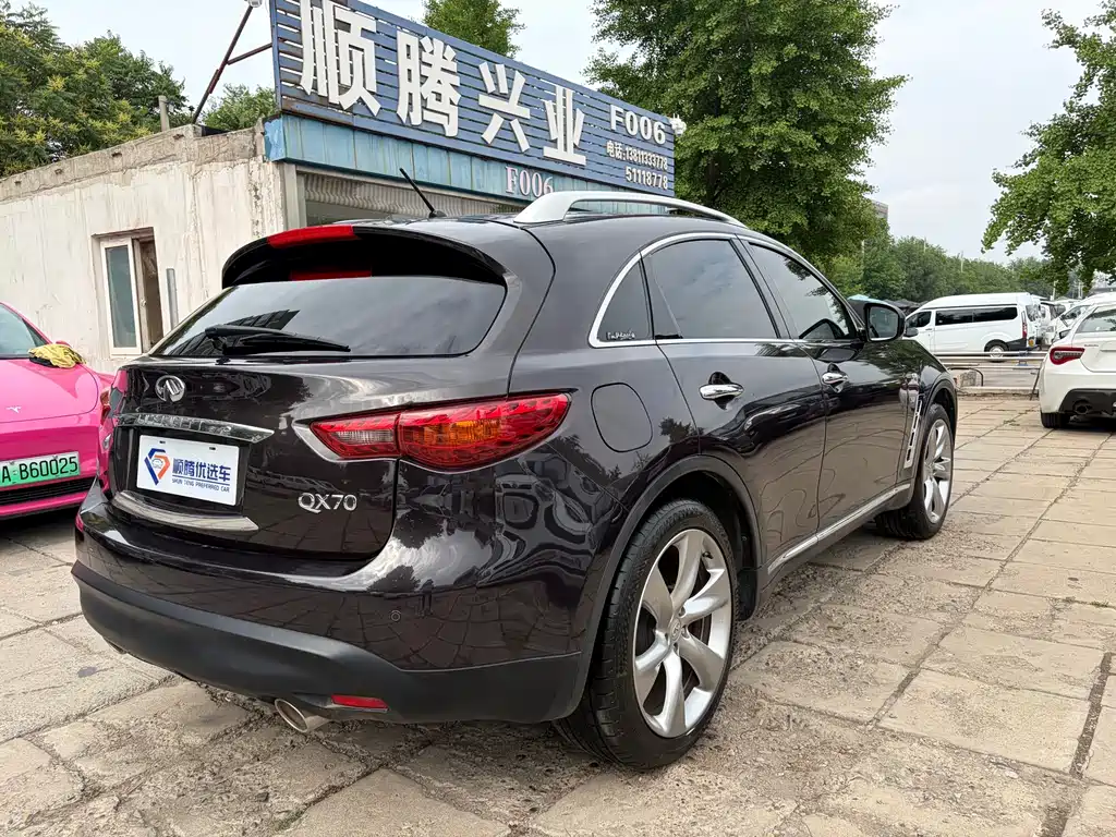 Infiniti QX70 3.7L Standard Edition, фото 4