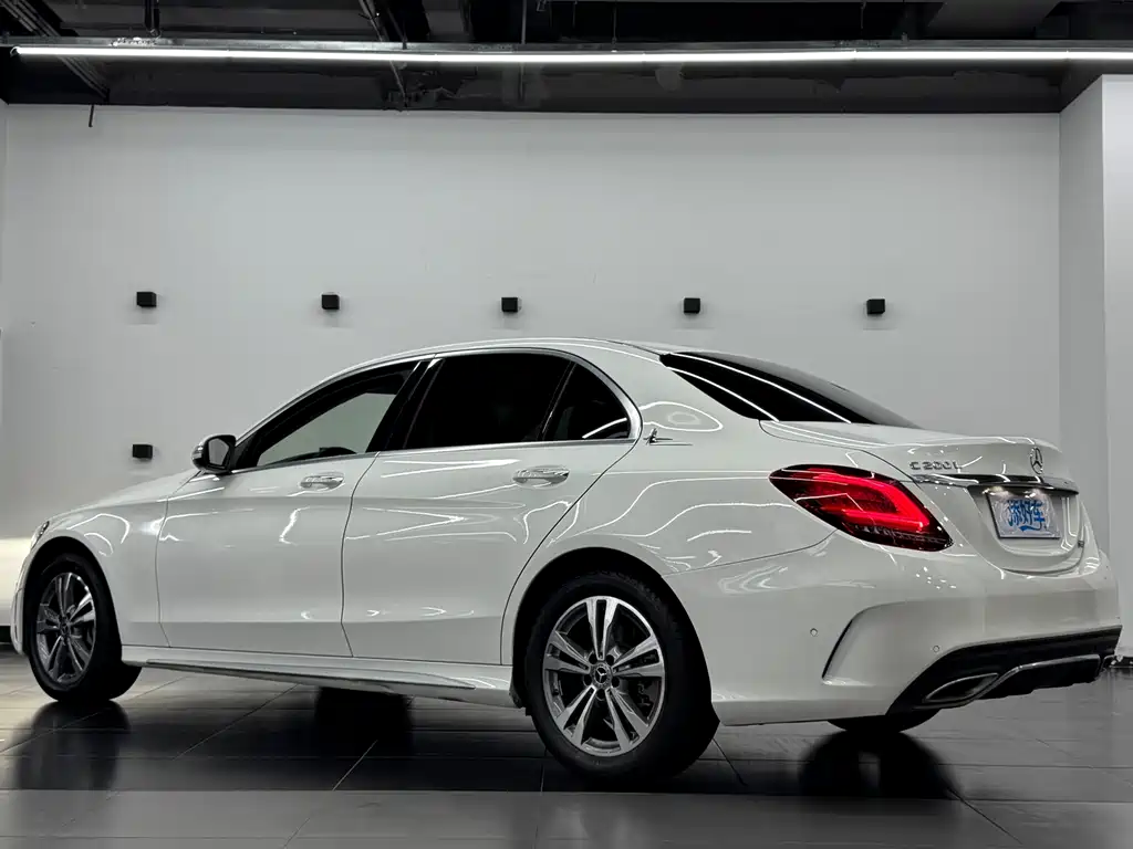 Mercedes-Benz C-Class — миниатюра 13