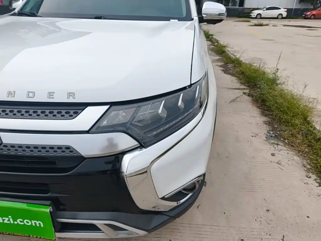 Mitsubishi Outlander — миниатюра 24