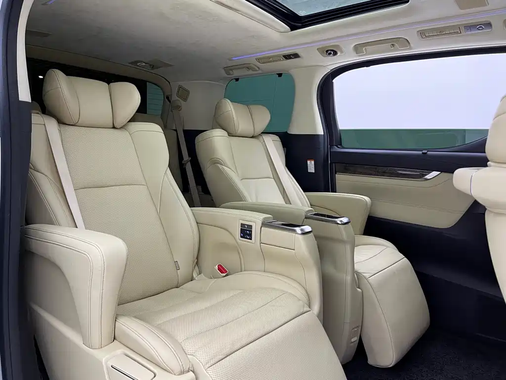 Toyota Alphard — миниатюра 14