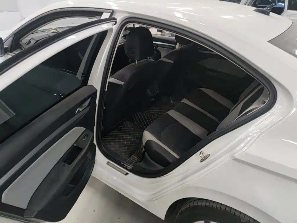 Volkswagen Bora — миниатюра 8