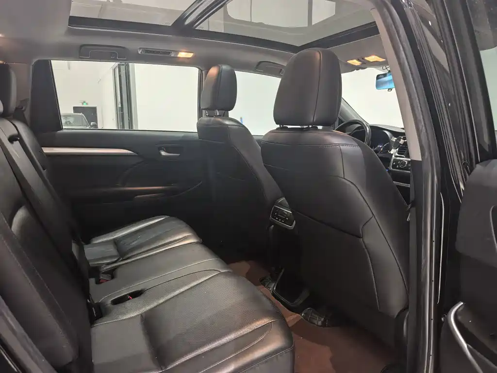 Toyota Highlander — миниатюра 8