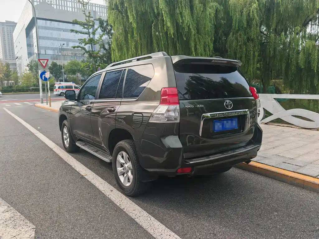 Toyota Prado — миниатюра 6