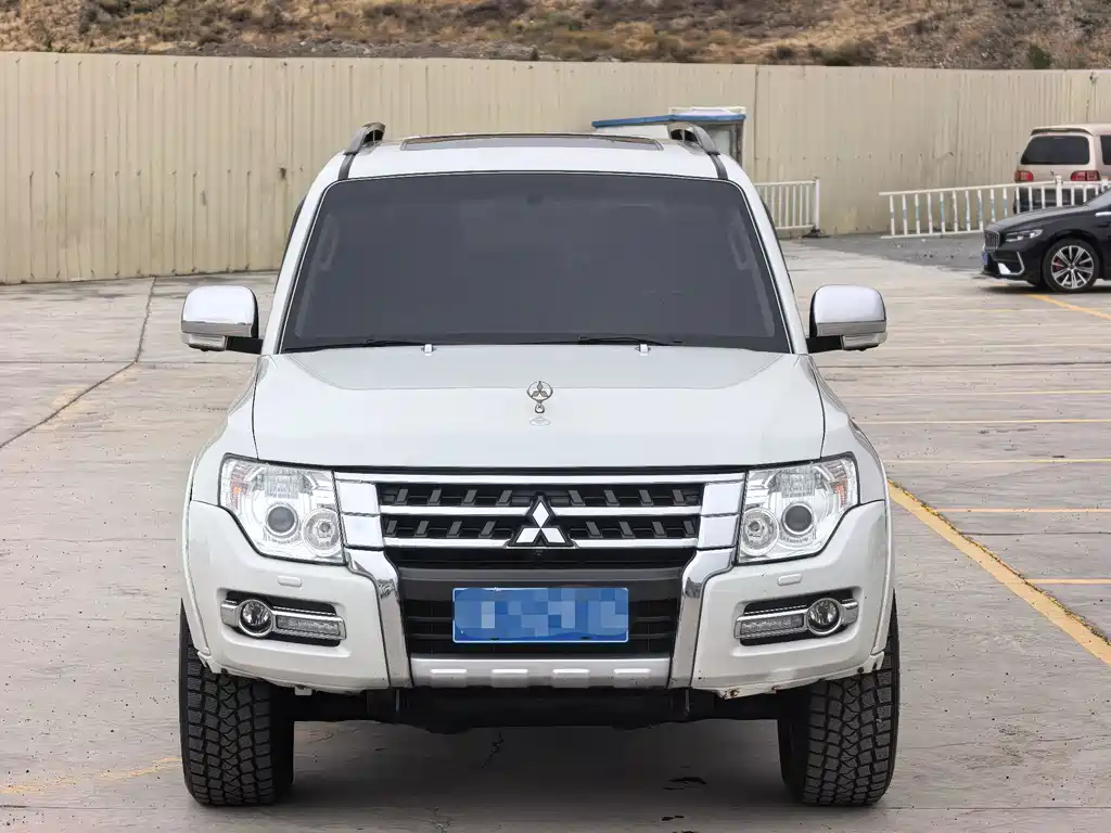 Mitsubishi Pajero (Import) — миниатюра 2