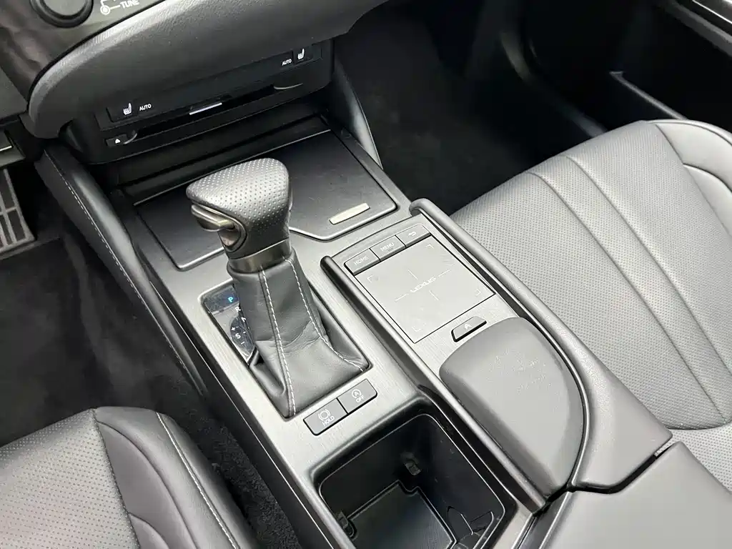 Lexus ES — миниатюра 12