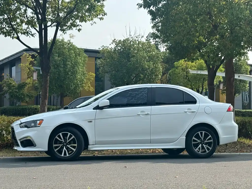 Mitsubishi Lancer EX — миниатюра 3