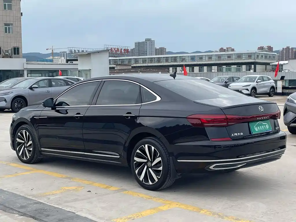 Volkswagen Passat 2022 330TSI Luxury
