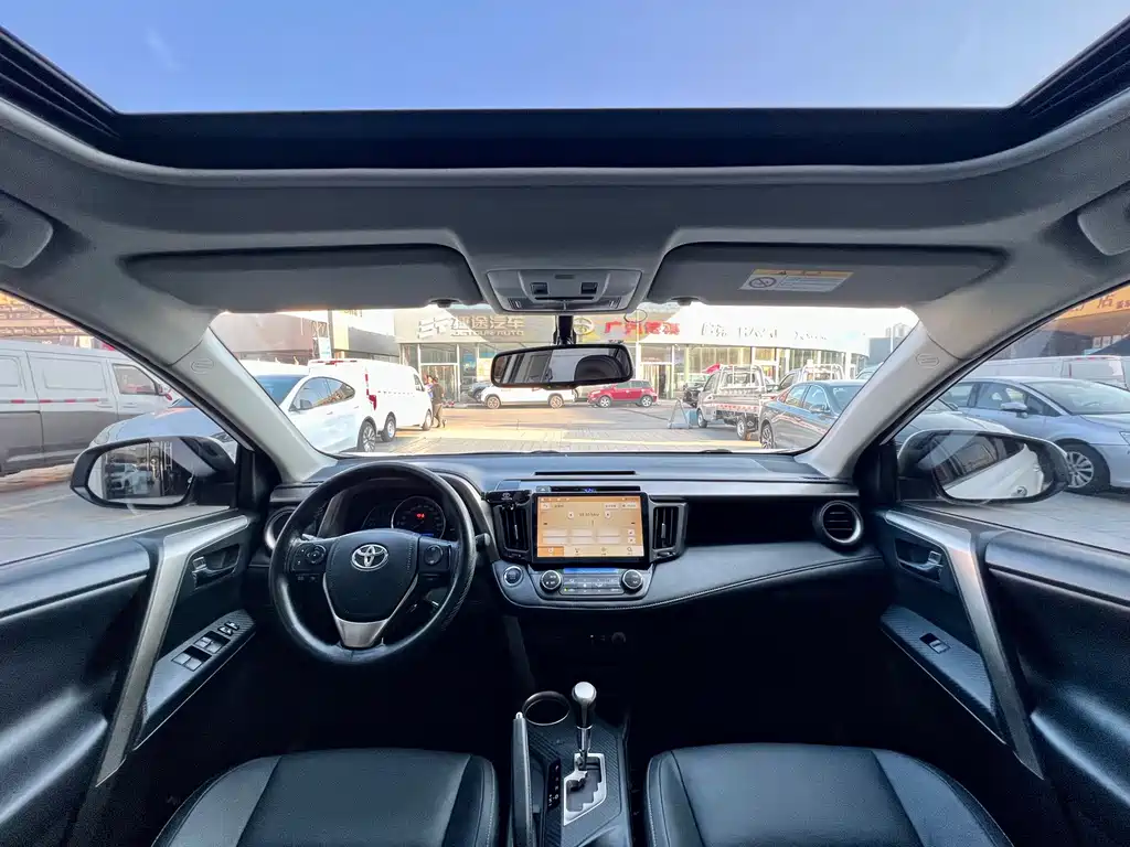 Toyota RAV4 — миниатюра 8