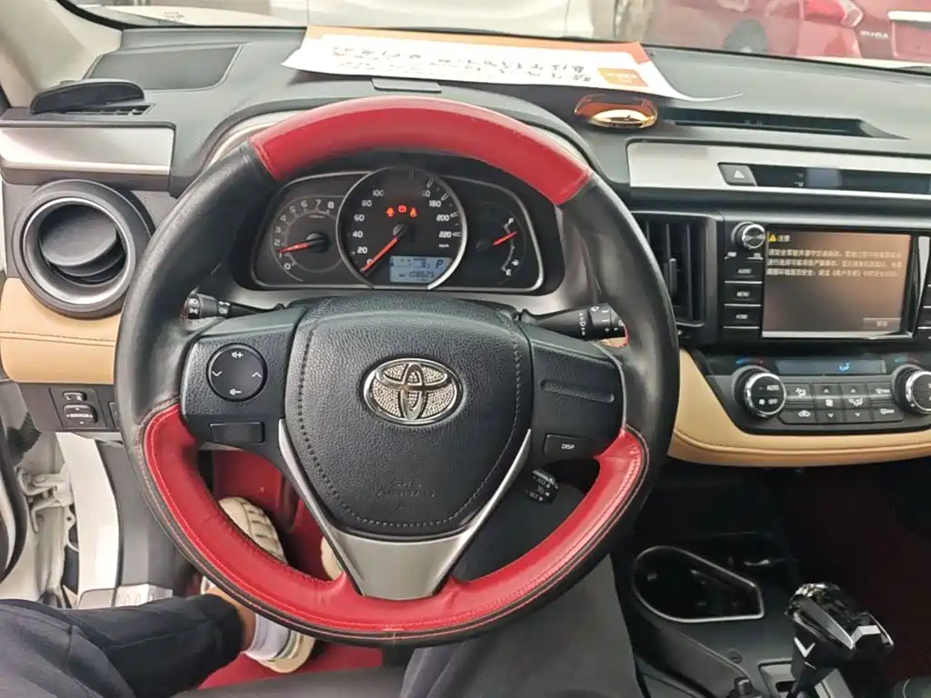 Toyota RAV4 — миниатюра 11