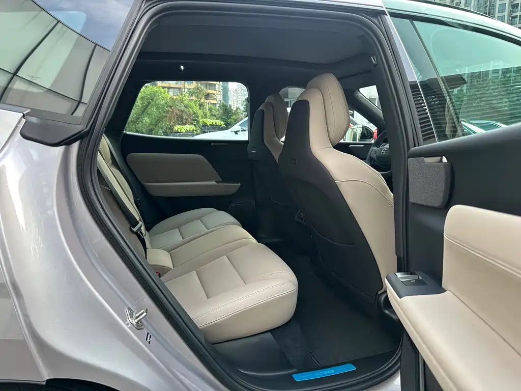 Volvo XC70 PHEV — миниатюра 18