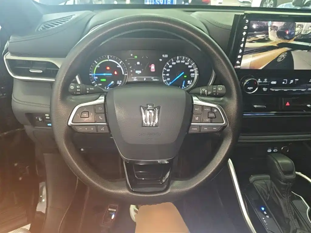 Toyota Crown Kluger — миниатюра 11