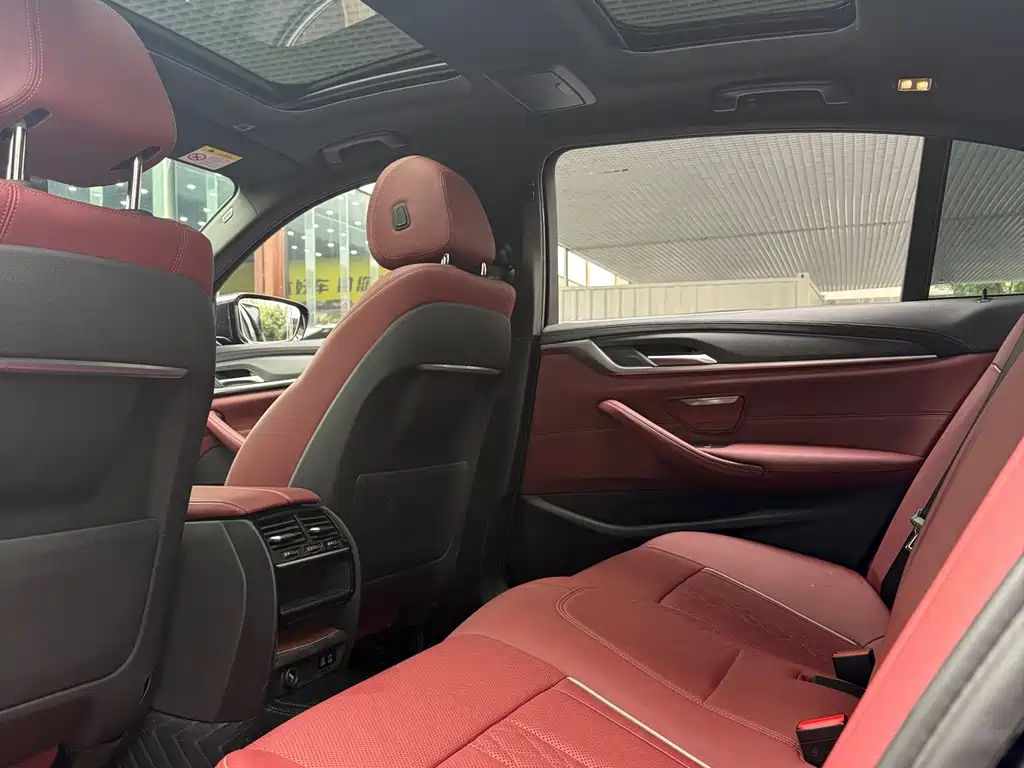 BMW 5 Series — миниатюра 10