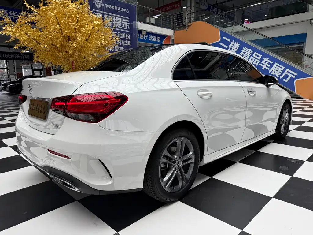 Mercedes-Benz A-Class — миниатюра 7