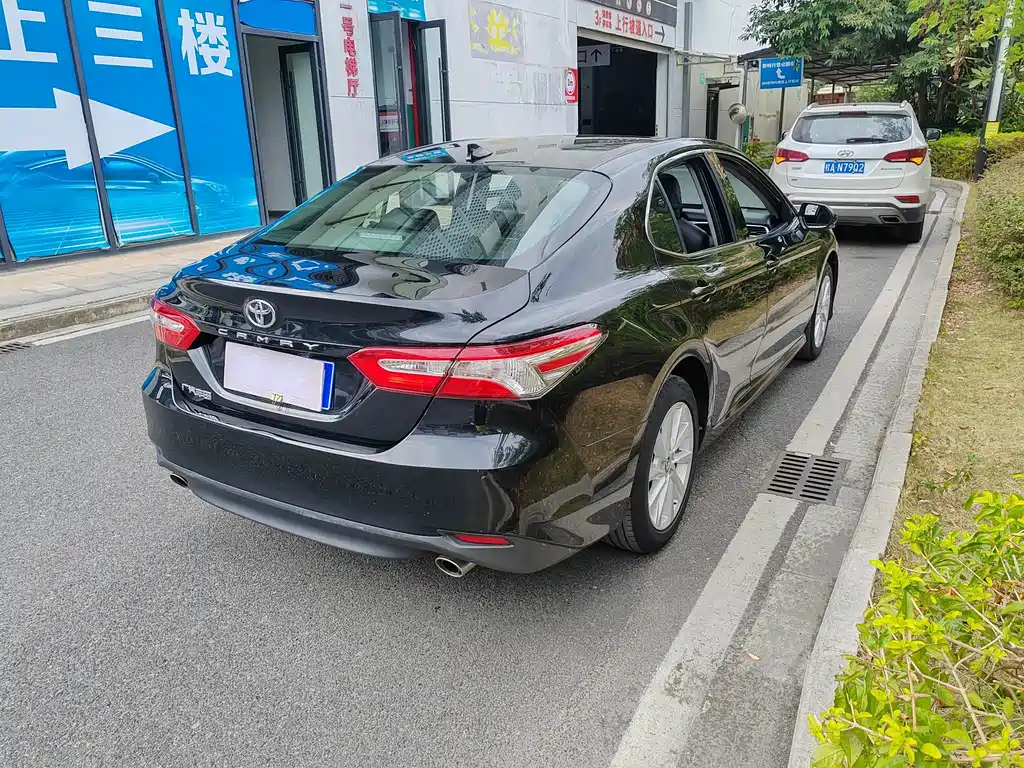 Toyota Camry — миниатюра 6