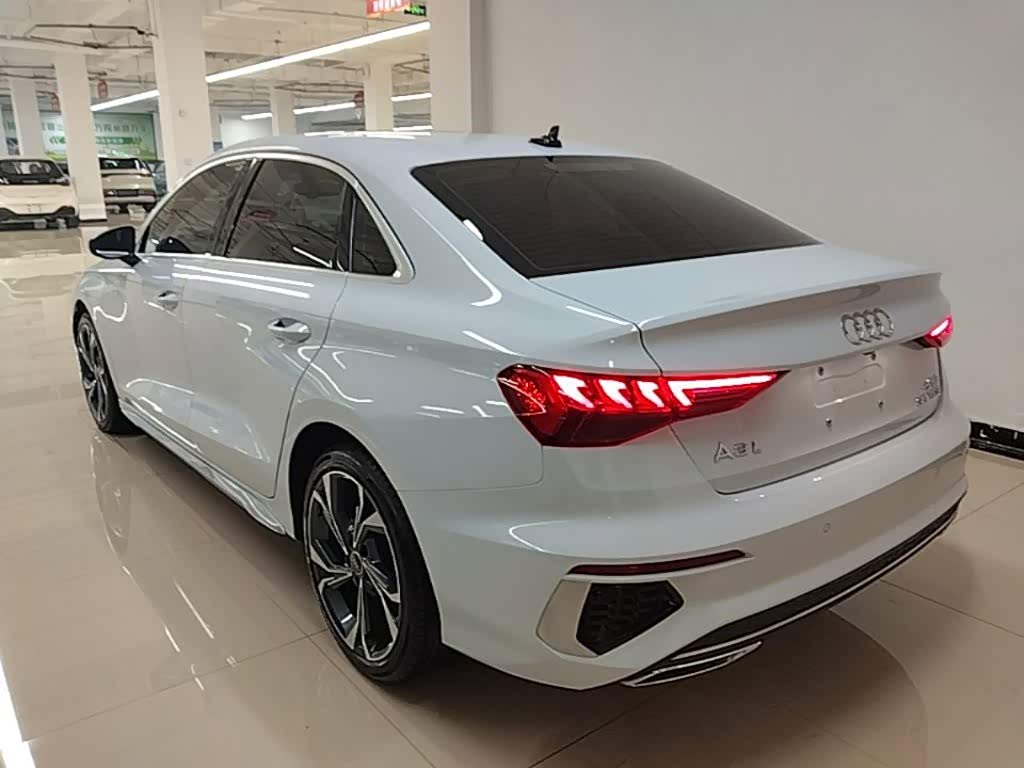 Audi Q2L 1.4 л 2023 г. Белый, пробег 44800 км