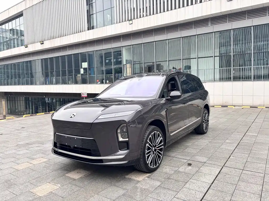 NIO ES8