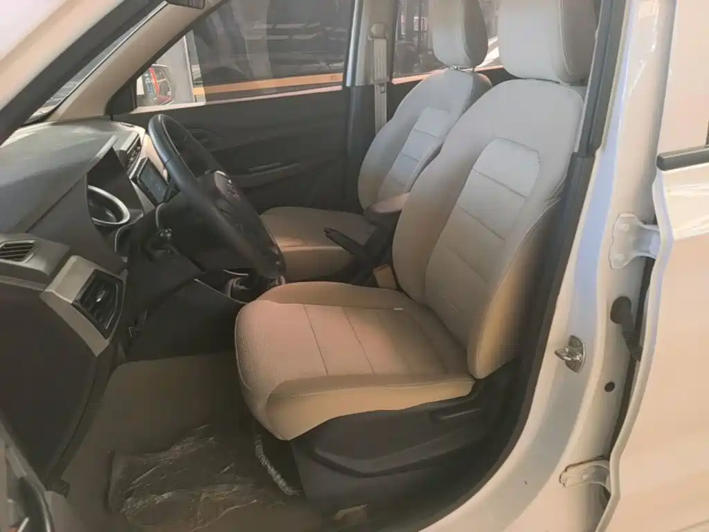 Wuling Hongguang — миниатюра 15