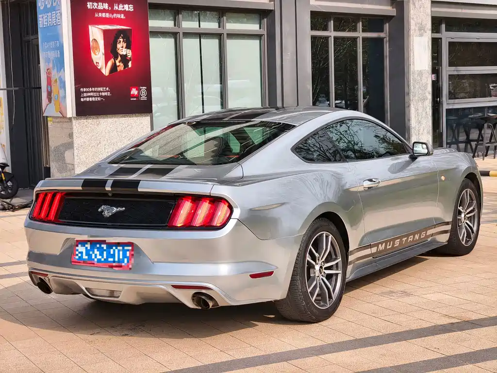 Ford Mustang — миниатюра 10