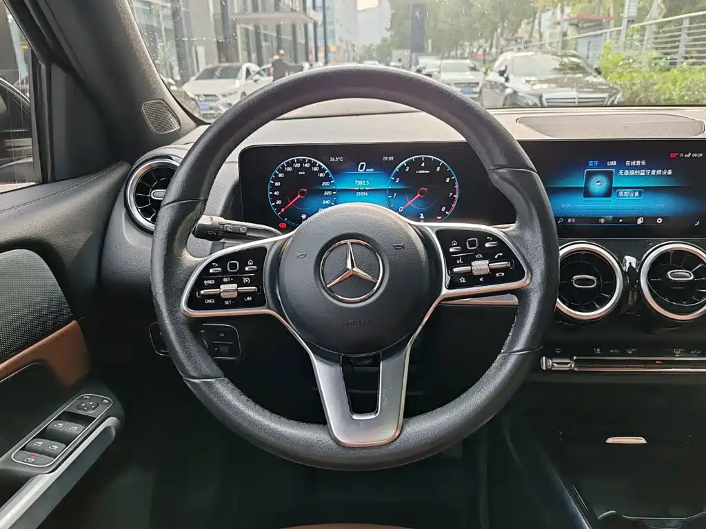 Mercedes-Benz GLB — миниатюра 13