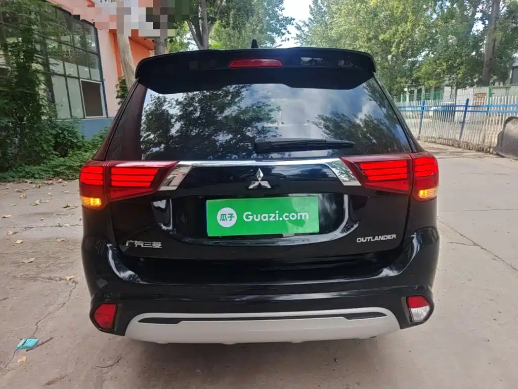 Mitsubishi Outlander — миниатюра 6