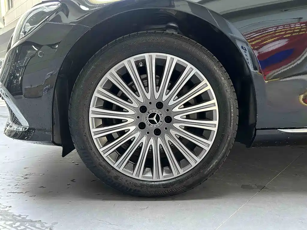 Mercedes-Benz E-Class — миниатюра 3