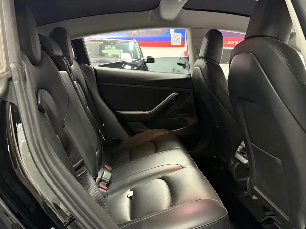 Tesla Model 3 — миниатюра 12