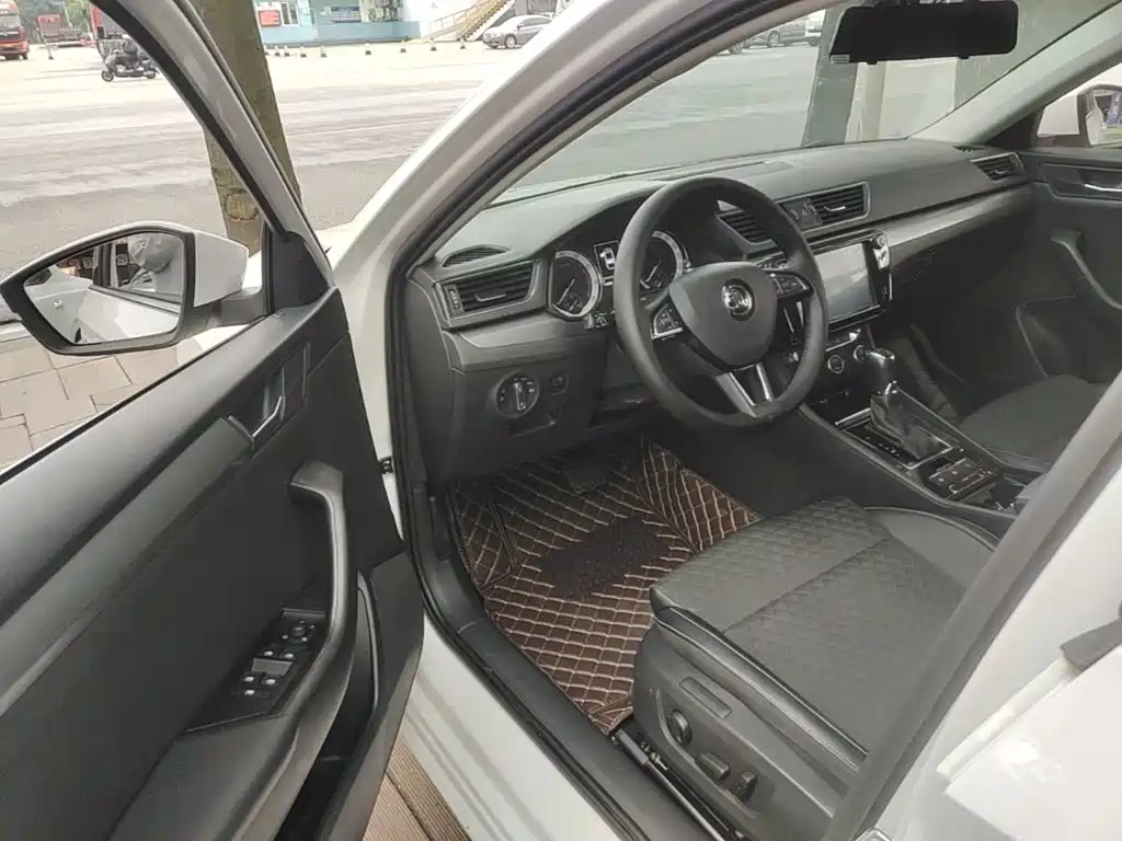 Skoda Superb — миниатюра 16