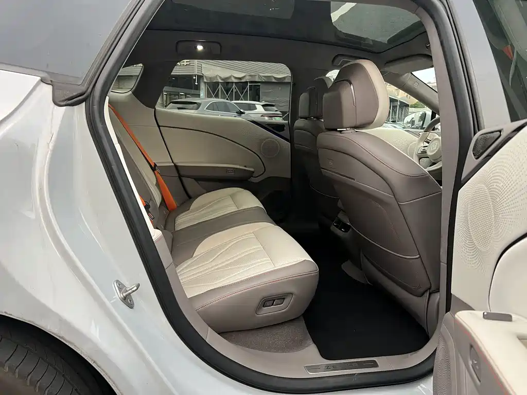 Zeekr 007GT — миниатюра 10