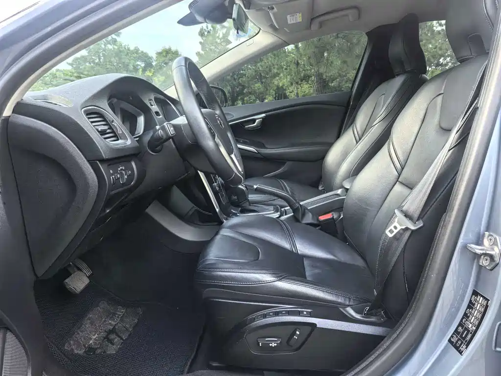 Volvo V40 — миниатюра 6